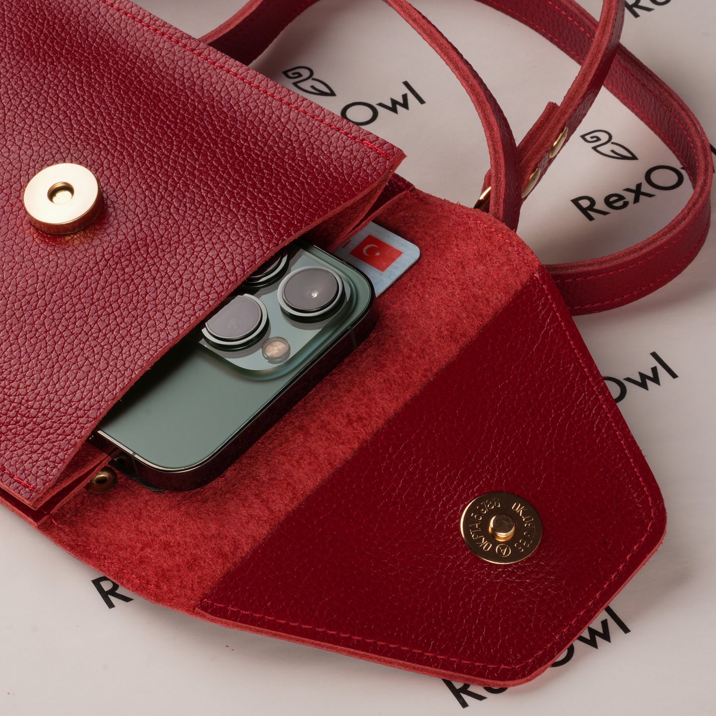 compact leather phone bag for daily use / günlük kullanım için kompakt deri telefon çantası