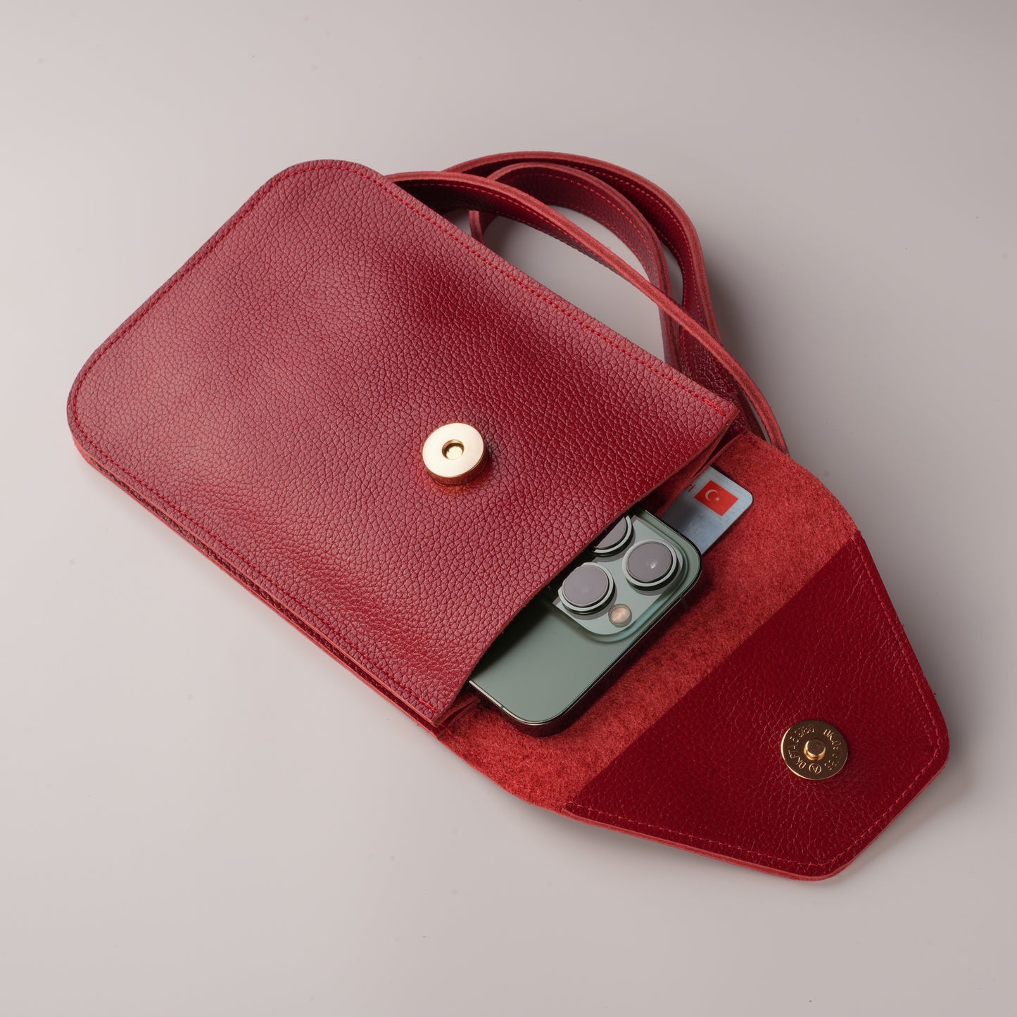 compact leather phone bag for daily use / günlük kullanım için kompakt deri telefon çantası
