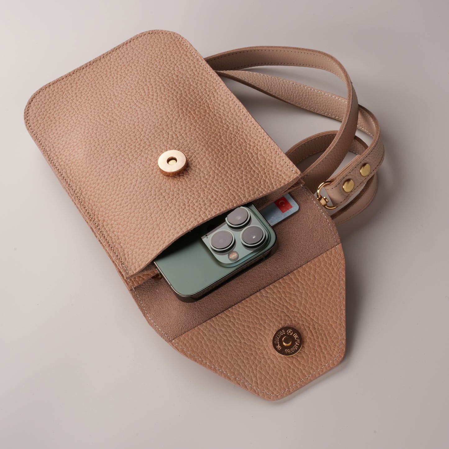 compact leather phone bag for daily use / günlük kullanım için kompakt deri telefon çantası
